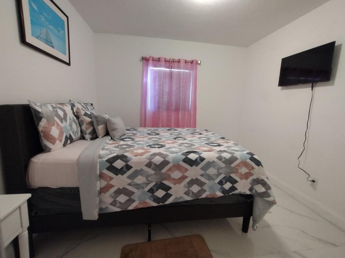 Cheerful 3-Bedroom Home /Ac+ Free Parking North Miami Beach Kültér fotó