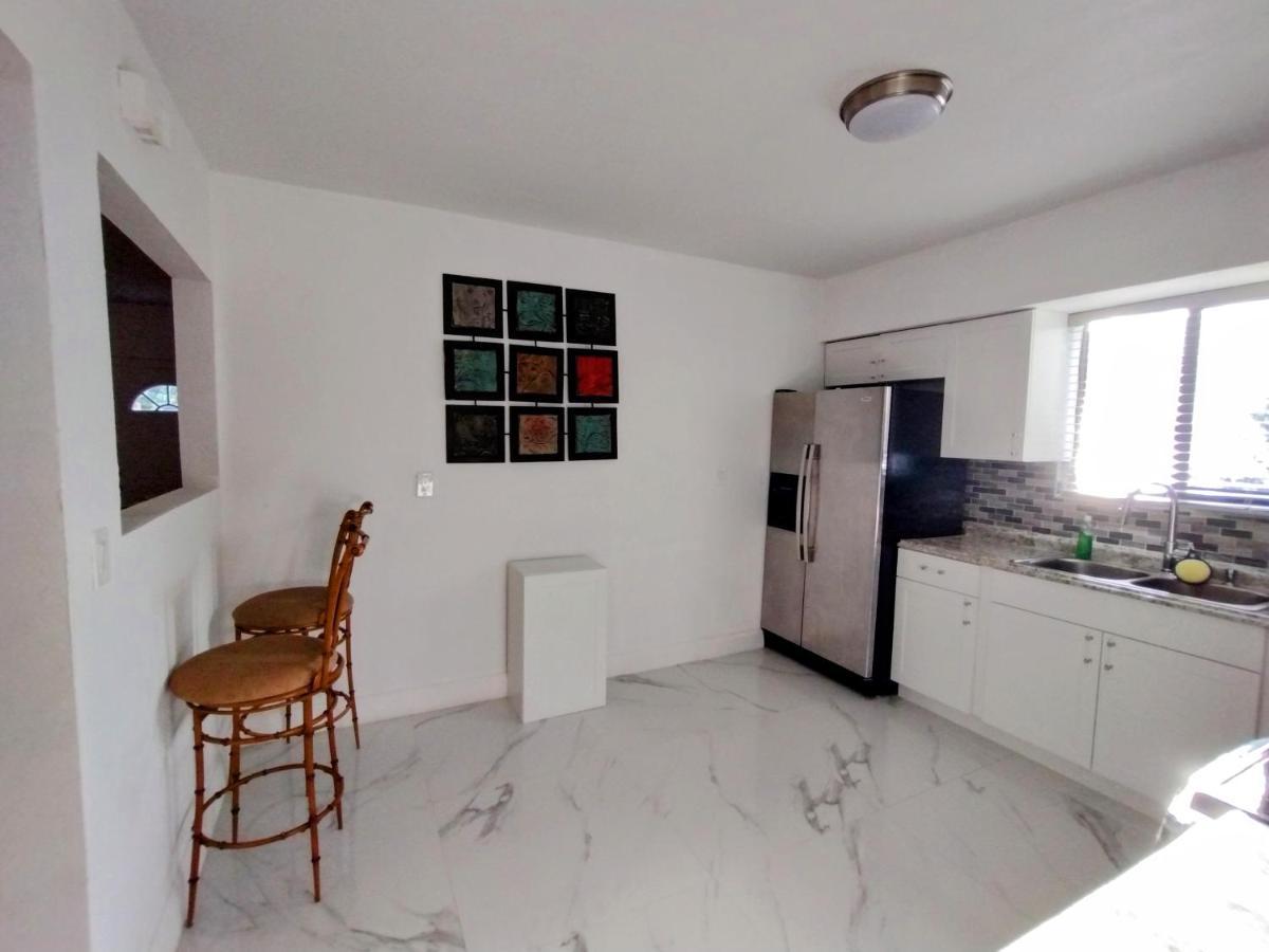 Cheerful 3-Bedroom Home /Ac+ Free Parking North Miami Beach Kültér fotó