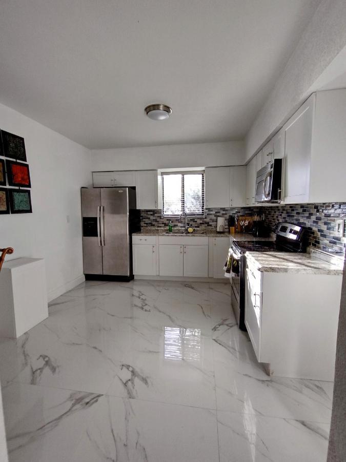 Cheerful 3-Bedroom Home /Ac+ Free Parking North Miami Beach Kültér fotó